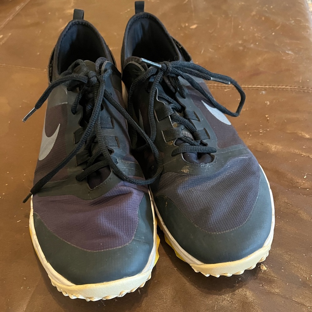 Nike Men's Black and Gray Golf Shoes